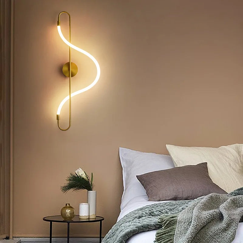 Moderne LED-Wandleuchte – Wandleuchte aus goldfarbenem Aluminium