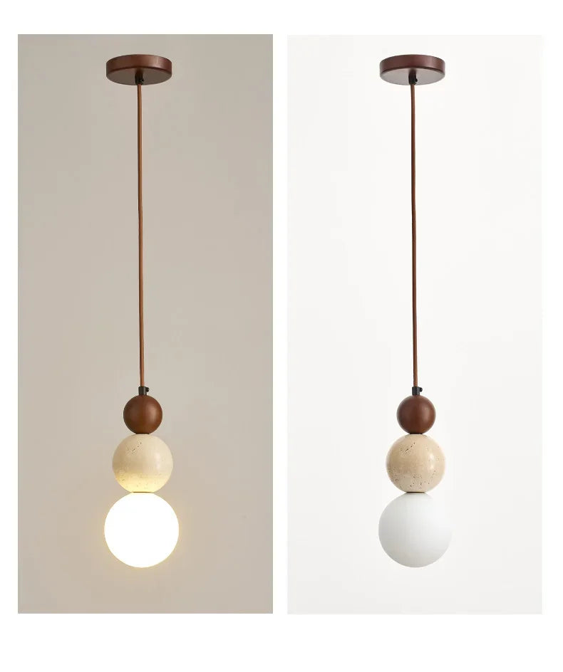 Rustikale Pendelleuchte aus Holz und Stein – Kronleuchter im mittelalterlichen Bauhaus-Stil