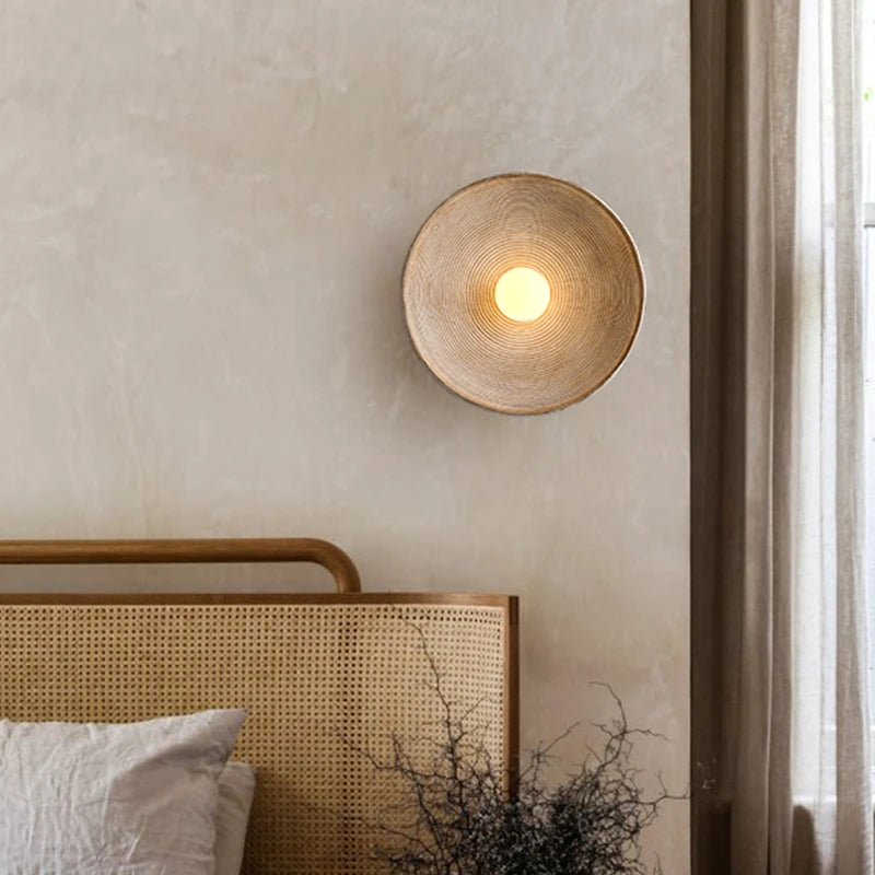 Runde Wandleuchte Luna – Wabi-Sabi-Harzlampe