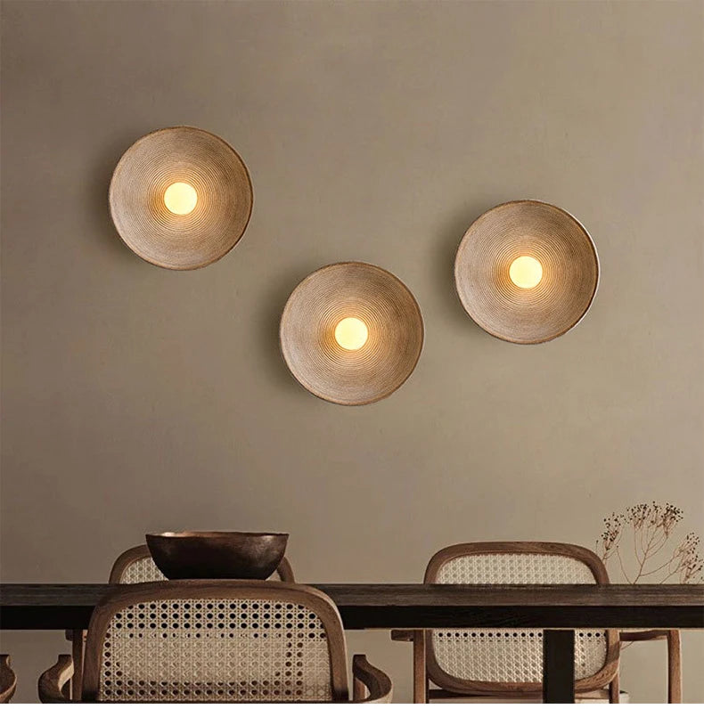 Runde Wandleuchte Luna – Wabi-Sabi-Harzlampe