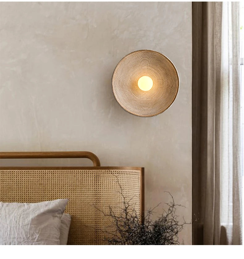 Runde Wandleuchte Luna – Wabi-Sabi-Harzlampe